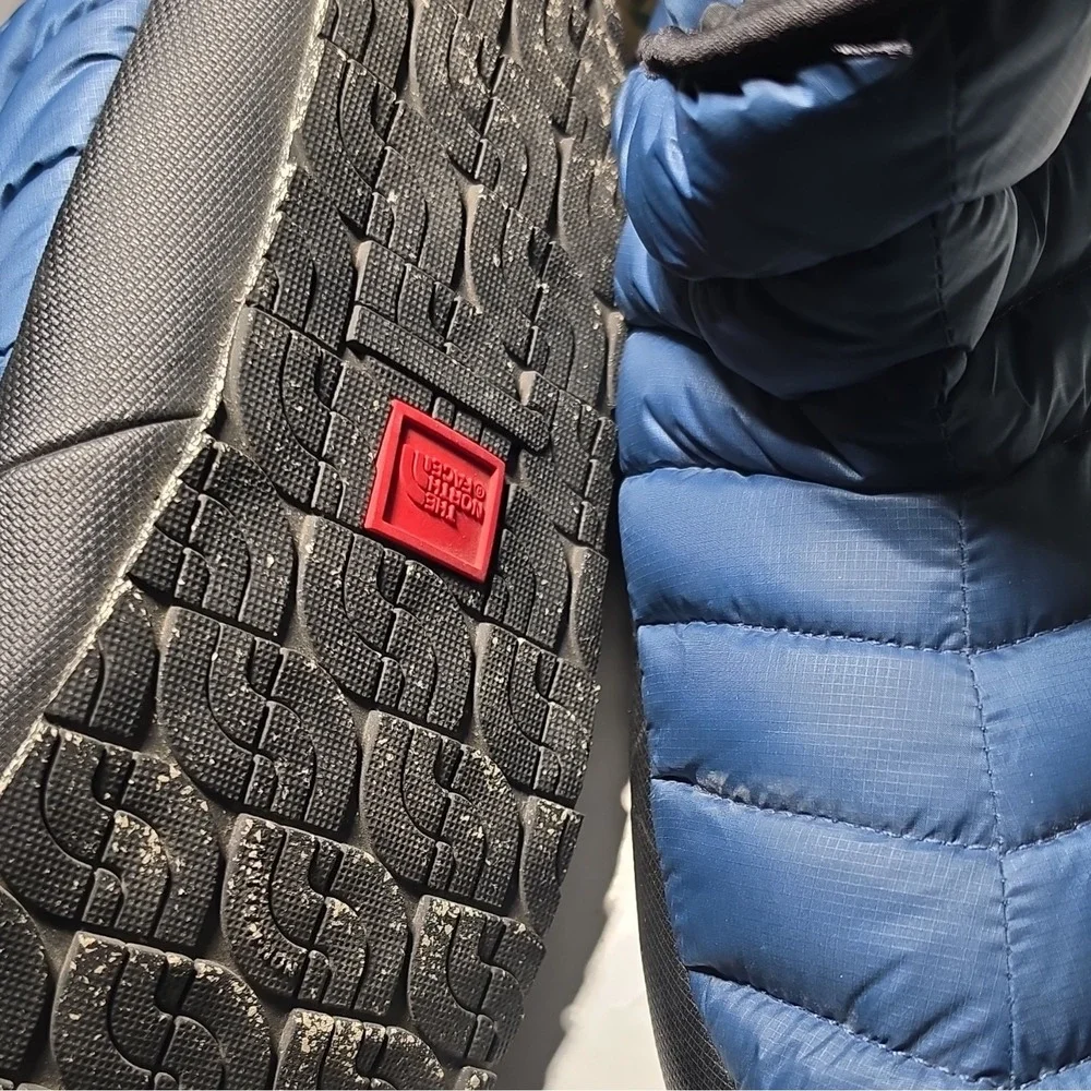 Size 8 The North Face Men's Pull-On Lined Snow Boots Blue/Black Logo‎